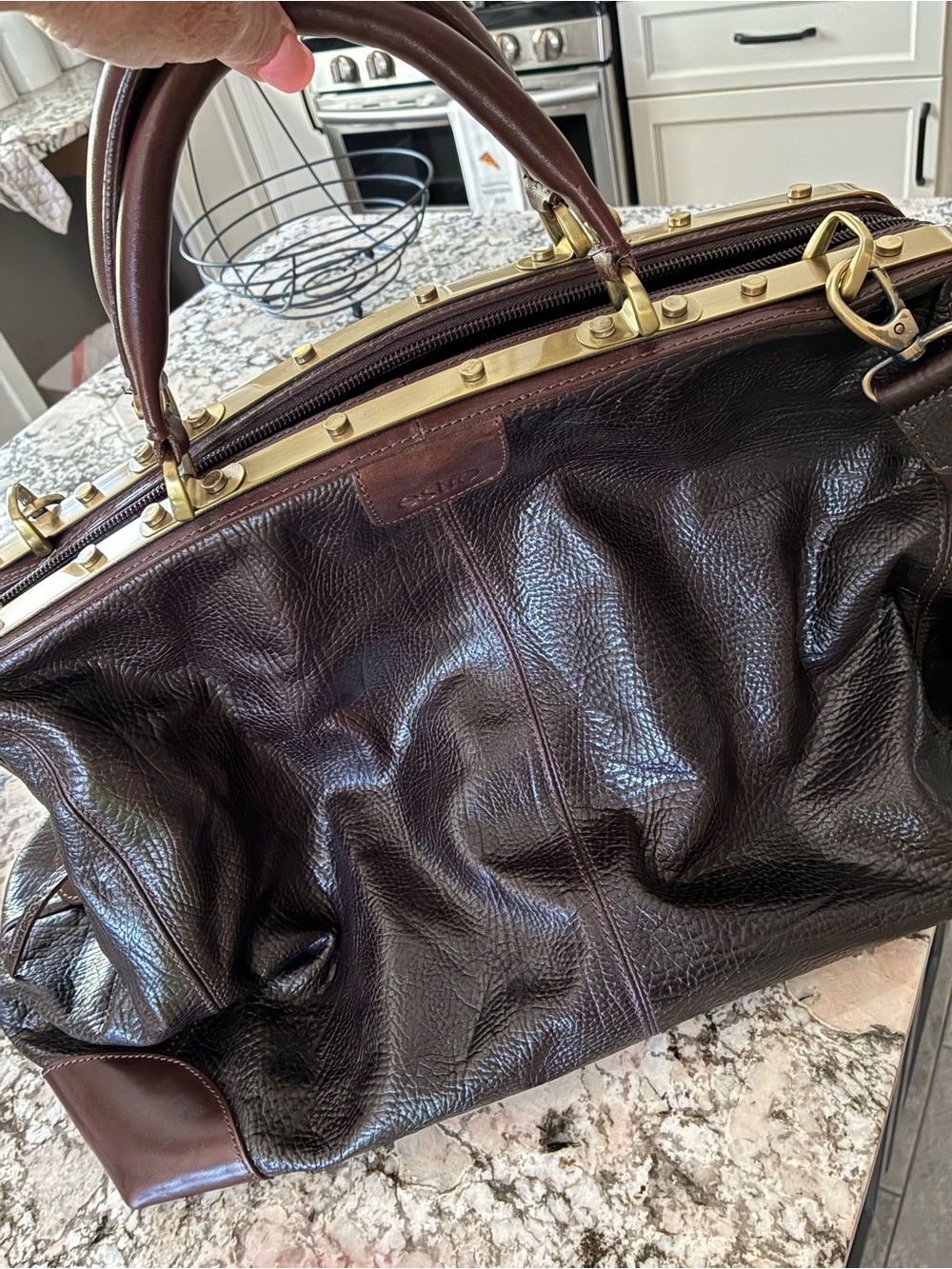 ESTRO LEATHER BAG! Absolutely Gorgeous! 25 x 15 and holds a TON! 🧳100% Leather